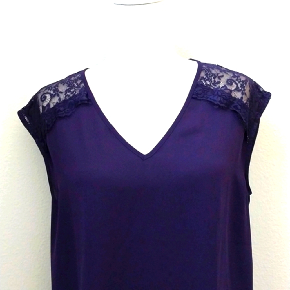 Loft Women Purple Lace Capped Sleeve Top size Medium - Picture 2 of 7